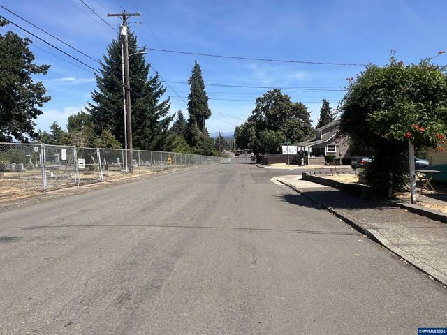 210 Hoyt St S, Salem, OR 97302