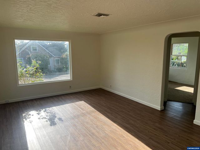 210 Hoyt St S, Salem, OR 97302