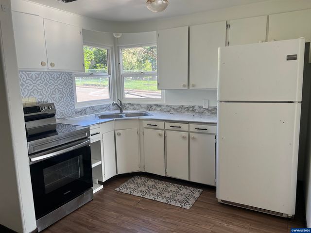 210 Hoyt St S, Salem, OR 97302