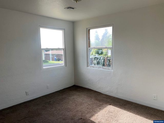 210 Hoyt St S, Salem, OR 97302