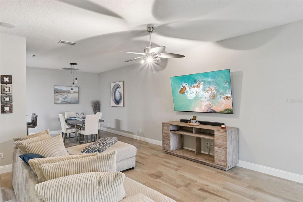 Image 12 of property listing at 2424 VICTORIA FALLS DRIVE, Orlando, FL 32824