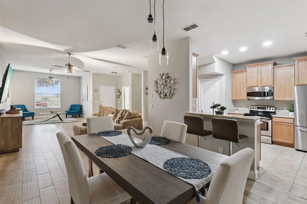 Image 15 of property listing at 2424 VICTORIA FALLS DRIVE, Orlando, FL 32824