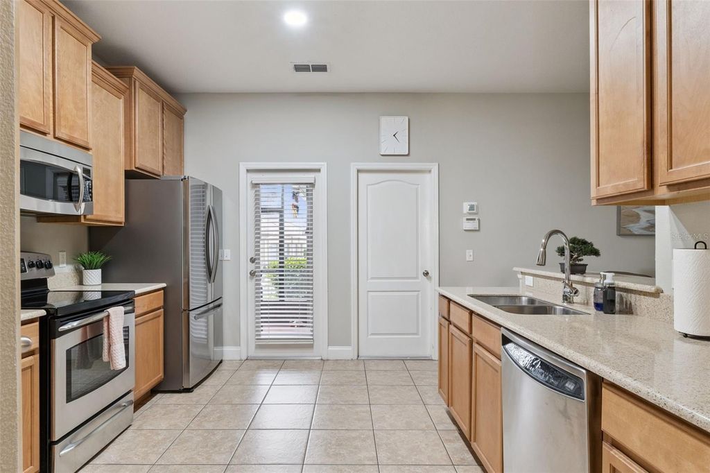 Image 17 of property listing at 2424 VICTORIA FALLS DRIVE, Orlando, FL 32824