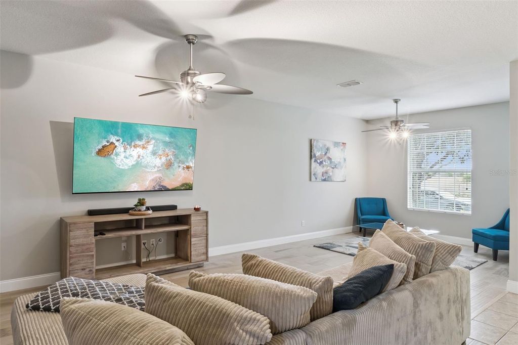 Image 9 of property listing at 2424 VICTORIA FALLS DRIVE, Orlando, FL 32824