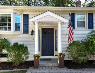 5 Bass Ter, Natick, MA 01760
