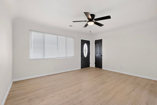 5316 10th Court NW, Albuquerque, NM 87107