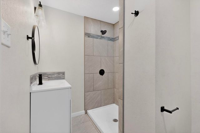 5316 10th Court NW, Albuquerque, NM 87107