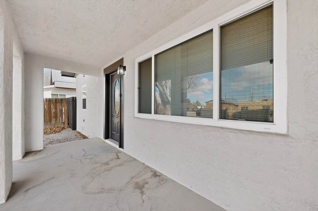 5316 10th Court NW, Albuquerque, NM 87107