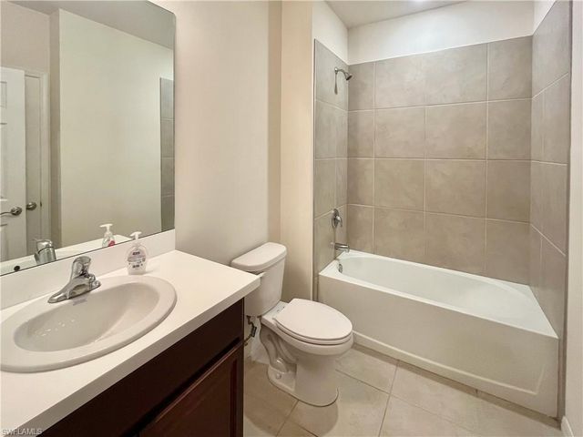 1009 11th ST, Cape Coral, FL 33909