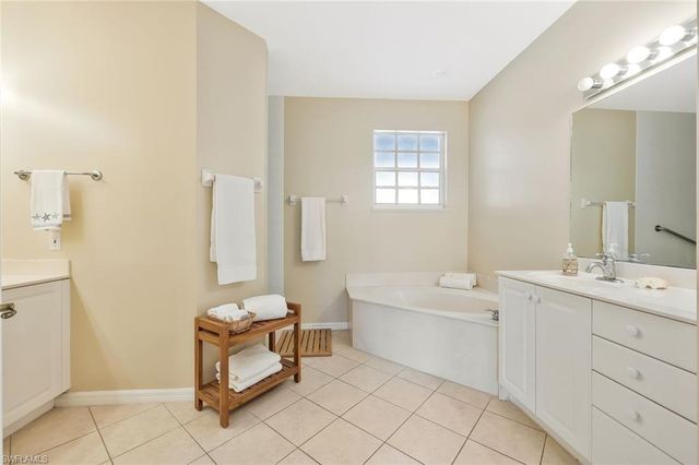 2180 Hawksridge DR # 2002, Naples, FL 34105