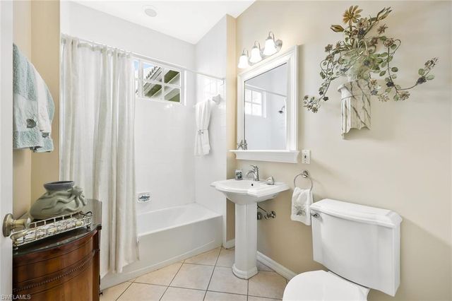 2180 Hawksridge DR # 2002, Naples, FL 34105