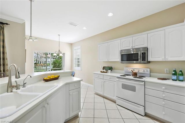 2180 Hawksridge DR # 2002, Naples, FL 34105