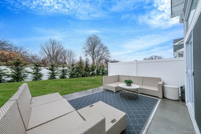 59 Farm Acre Circle, Mount Sinai, NY 11766