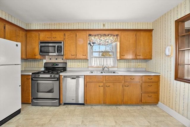 58 Randall Ave, Somerset, MA 02726