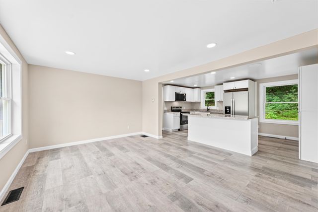 17 Fairway Drive, New Hampton, NH 03256