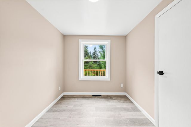 17 Fairway Drive, New Hampton, NH 03256