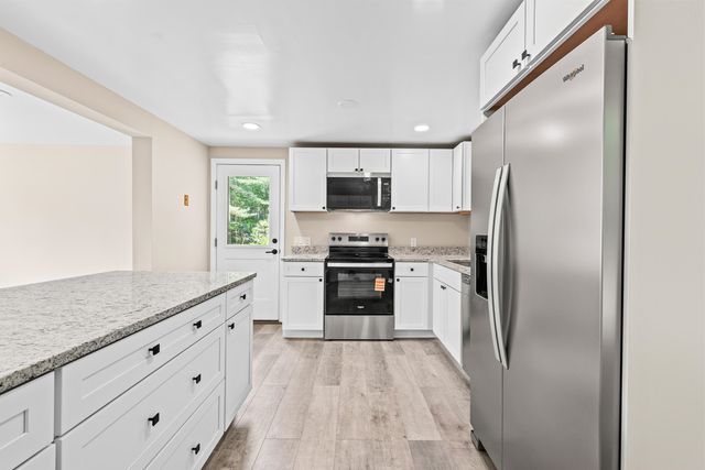 17 Fairway Drive, New Hampton, NH 03256