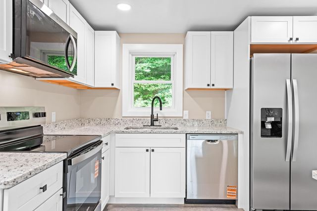 17 Fairway Drive, New Hampton, NH 03256