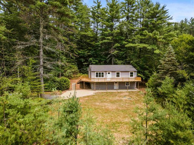 17 Fairway Drive, New Hampton, NH 03256