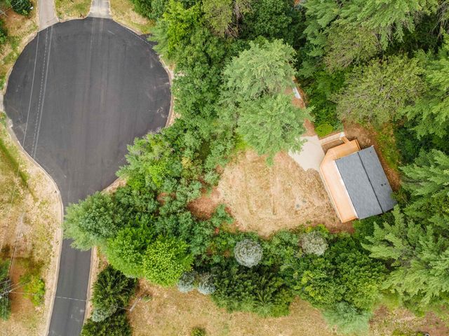 17 Fairway Drive, New Hampton, NH 03256