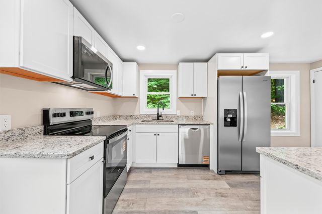 17 Fairway Drive, New Hampton, NH 03256