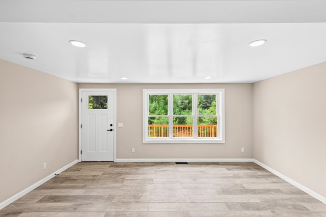 17 Fairway Drive, New Hampton, NH 03256