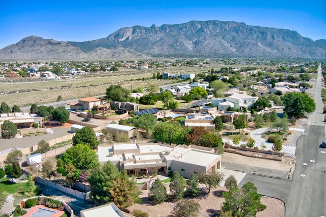 9175 Wilshire Avenue NE, Albuquerque, NM 87122