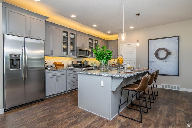913 W HALVORSEN PKWY, Saratoga Springs, UT 84045
