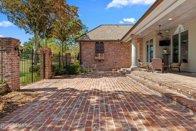 101 Mission Hills Drive, Broussard, LA 70518