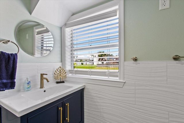 16531 Nassau Way, Jamaica Beach, TX 77554