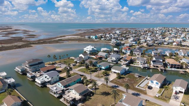 16531 Nassau Way, Jamaica Beach, TX 77554