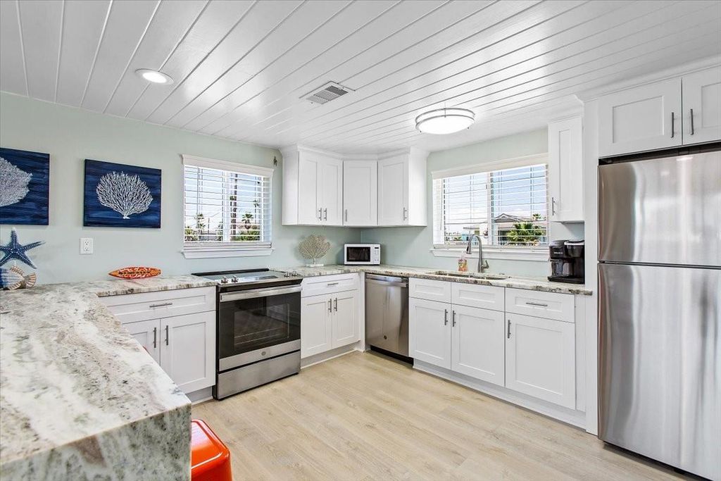 16531 Nassau Way, Jamaica Beach, TX 77554