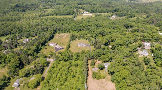 41 Flint Road, Millbrook, NY 12545