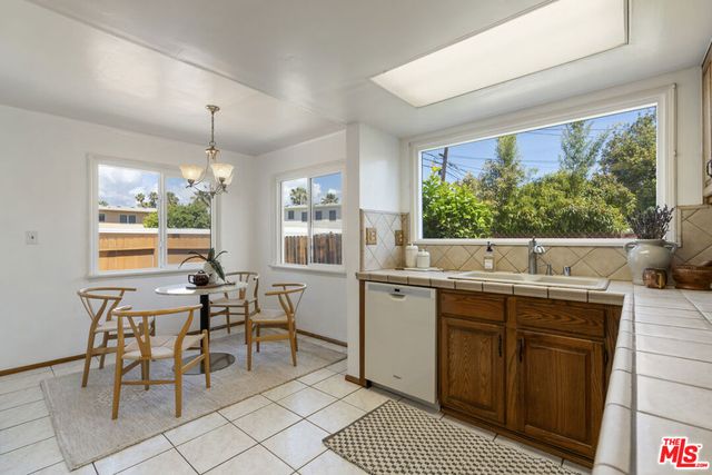 1113 Palms Boulevard, Venice, CA 90291