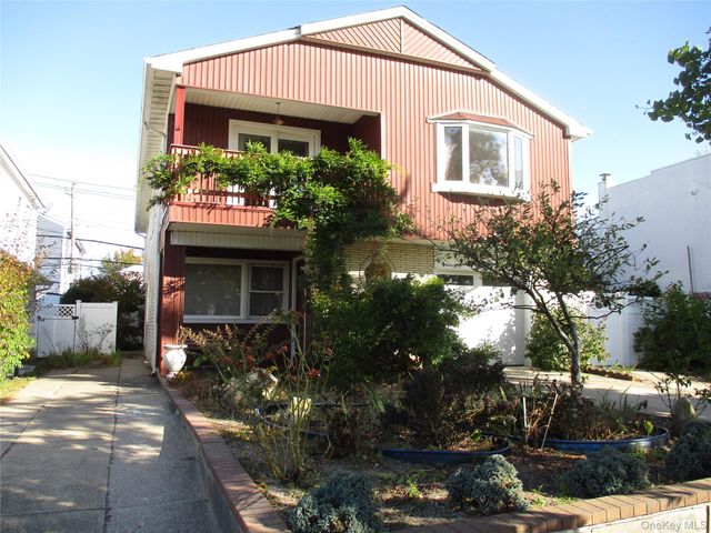 429 E Park Avenue 2nd Floor, Long Beach, NY 11561