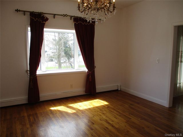 429 E Park Avenue 2nd Floor, Long Beach, NY 11561