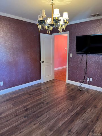 429 E Park Avenue 2nd Floor, Long Beach, NY 11561