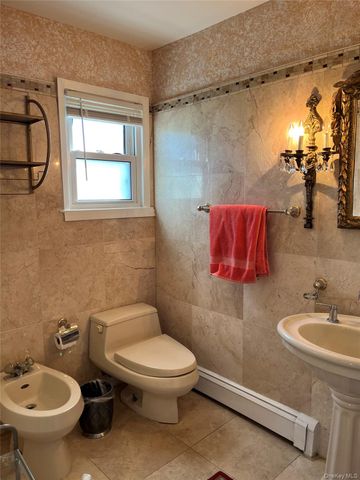 429 E Park Avenue 2nd Floor, Long Beach, NY 11561