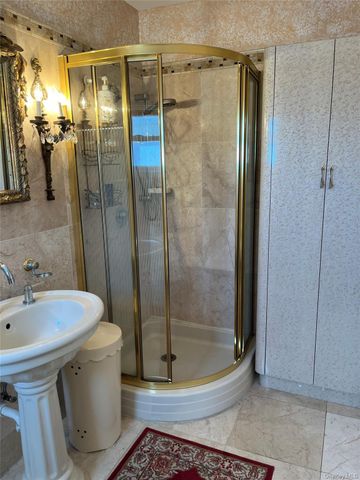 429 E Park Avenue 2nd Floor, Long Beach, NY 11561