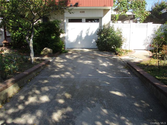 429 E Park Avenue 2nd Floor, Long Beach, NY 11561
