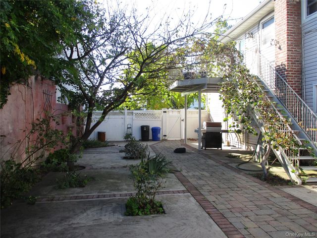 429 E Park Avenue 2nd Floor, Long Beach, NY 11561