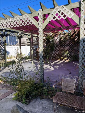 429 E Park Avenue 2nd Floor, Long Beach, NY 11561
