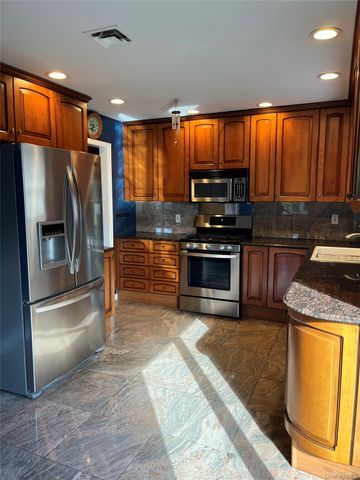 429 E Park Avenue 2nd Floor, Long Beach, NY 11561