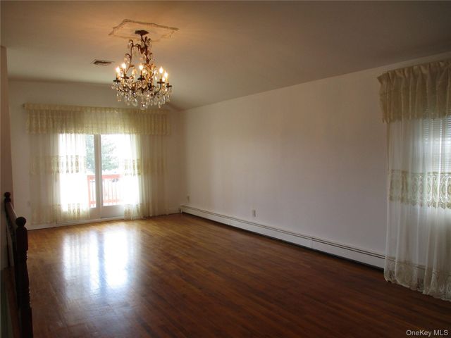 429 E Park Avenue 2nd Floor, Long Beach, NY 11561