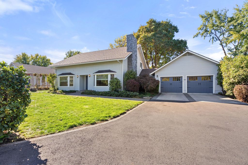 1089 Brookdale Avenue, Medford, OR 97504