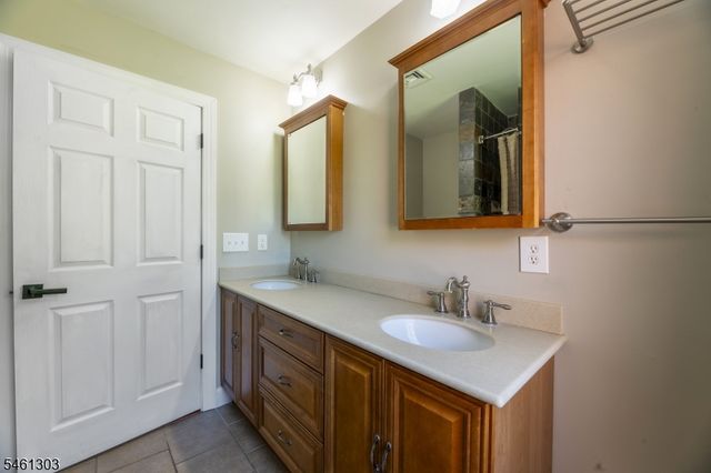 19 Bradford Rd, Edison Twp., NJ 08820