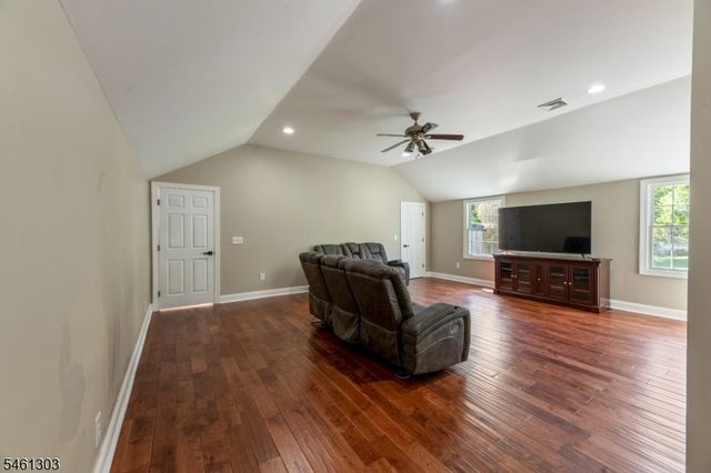 19 Bradford Rd, Edison Twp., NJ 08820