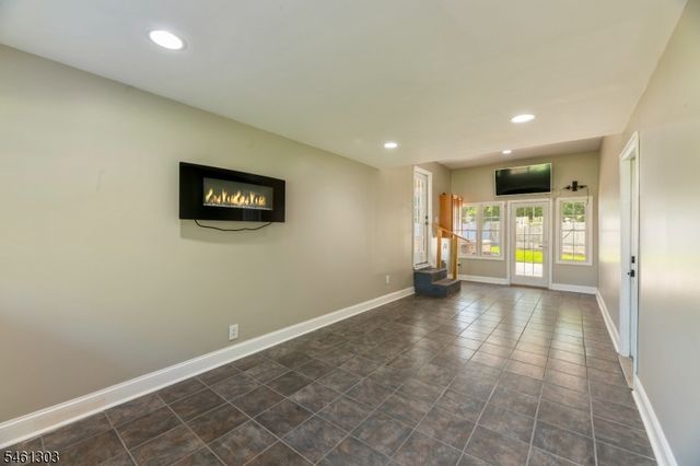 19 Bradford Rd, Edison Twp., NJ 08820