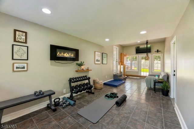 19 Bradford Rd, Edison Twp., NJ 08820