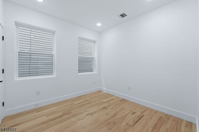 369 6Th Ave, Newark City, NJ 07107
